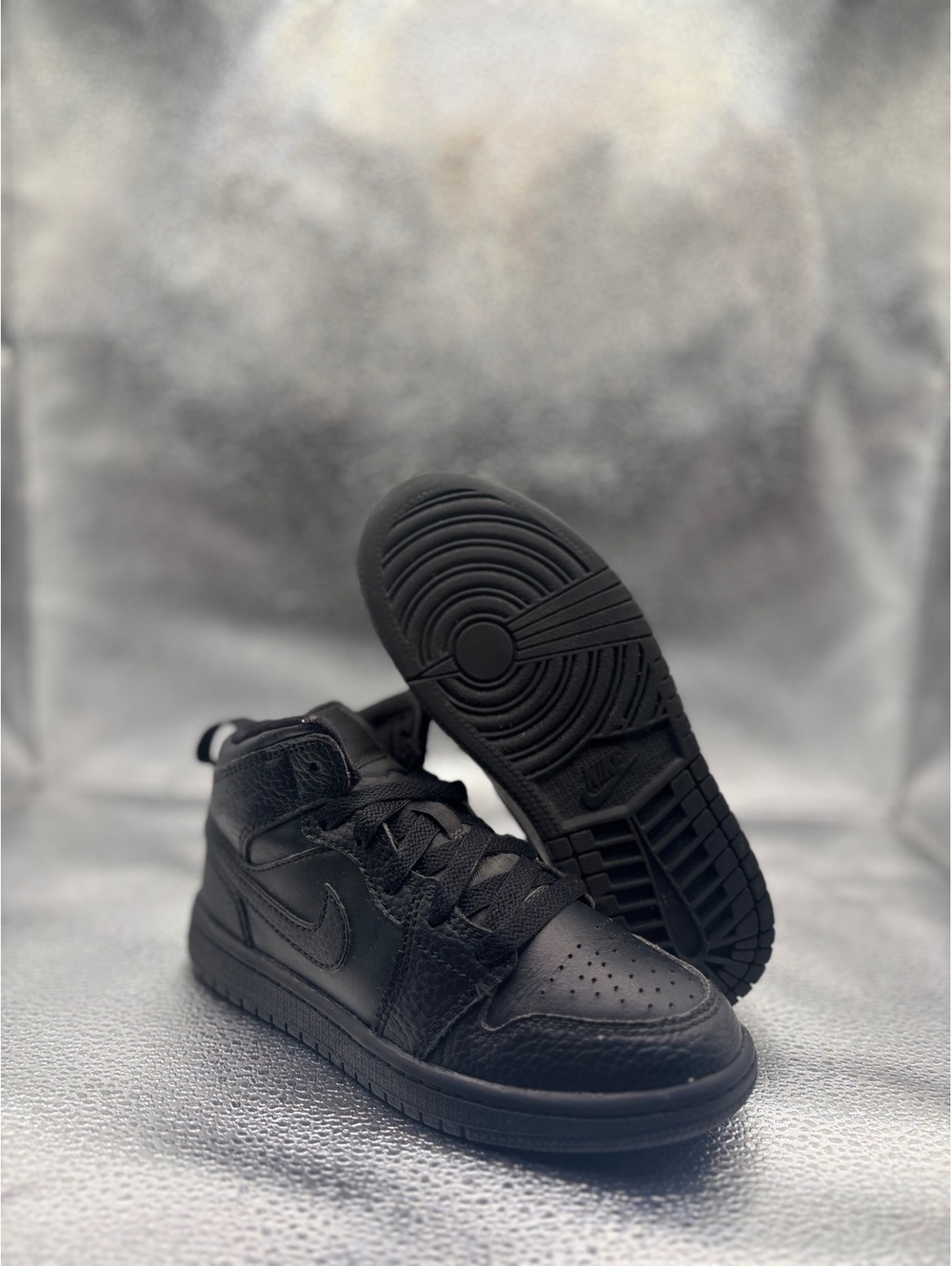 Air Jordan 1 mid triple black TB
